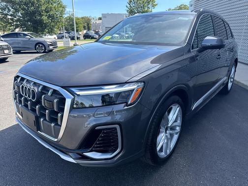 2025 Audi Q7 55 Premium Plus