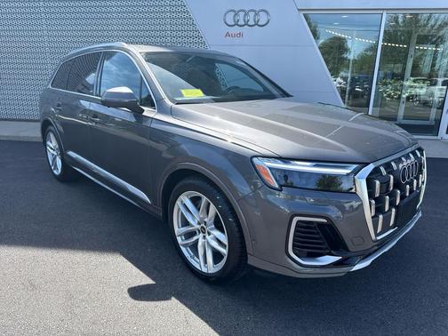 2025 Audi Q7 55 Premium Plus