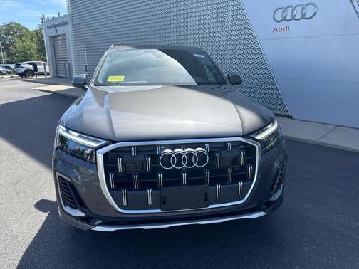 2025 Audi Q7 55 Premium Plus