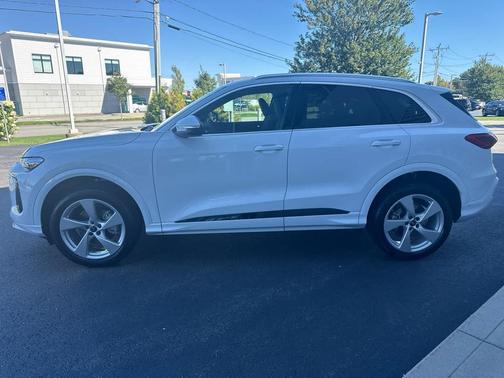 2025 Audi Q5 Premium Plus