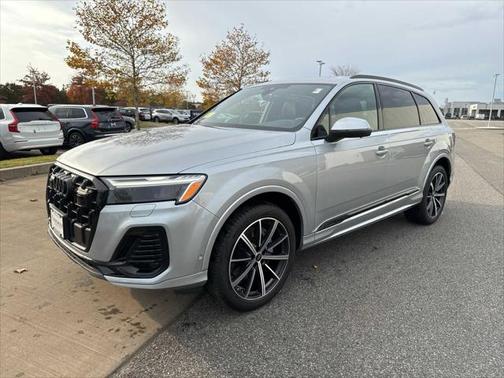 2025 Audi Q7 45 Premium Plus