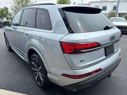 2025 Audi Q7 45 Premium Plus