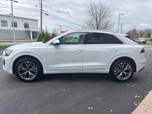 2025 Audi Q8 55 Premium Plus