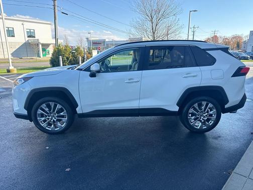 2021 Toyota RAV4 XLE Premium