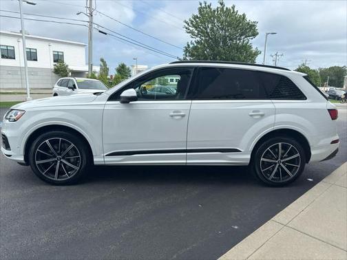 2022 Audi Q7 55 Premium Plus