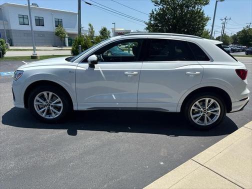 2024 Audi Q3 Premium 45 TFSI S line quattro Tiptronic