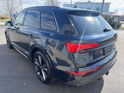 BLUE 2026 Audi Q7 55 Premium Plus