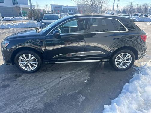 2025 Audi Q3 Premium 45 TFSI S line quattro Tiptronic