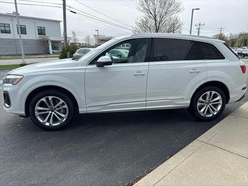 2025 Audi Q7 45 Premium