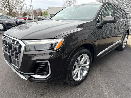 2025 Audi Q7 55 Premium Plus