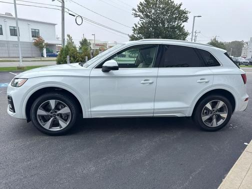 2022 Audi Q5 40 Premium Plus