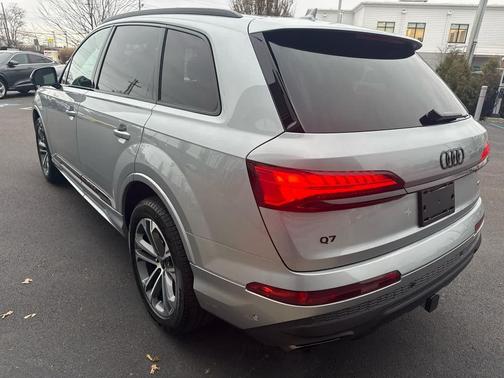 2026 Audi Q7 45 Premium
