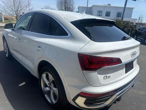 Glacier White Metallic 2023 Audi Q5 45 S line Premium Plus