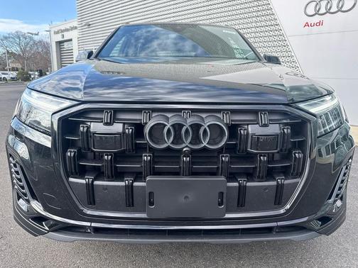 BLACK 2026 Audi Q7 55 Premium Plus