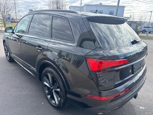 BLACK 2026 Audi Q7 55 Premium Plus