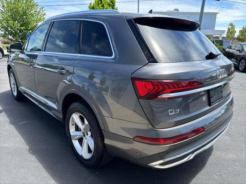 2023 Audi Q7 45 Premium Plus