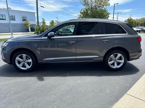 2023 Audi Q7 45 Premium Plus