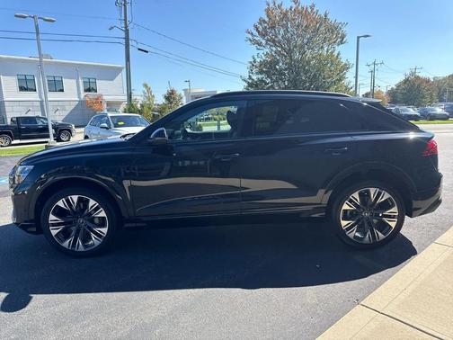 2025 Audi Q8 55 Premium