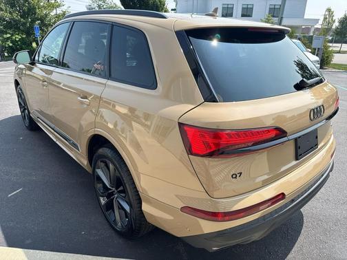 2025 Audi Q7 55 Premium Plus