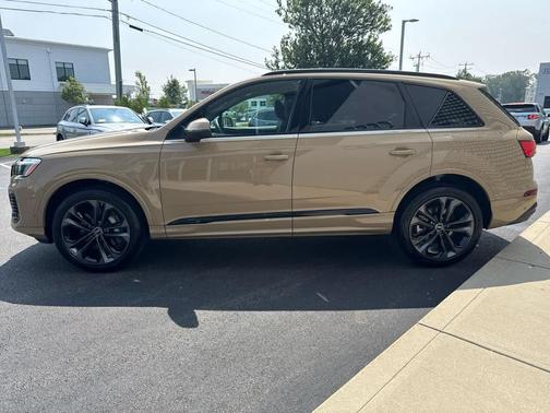 2025 Audi Q7 55 Premium Plus