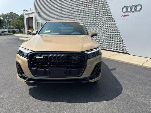 2025 Audi Q7 55 Premium Plus