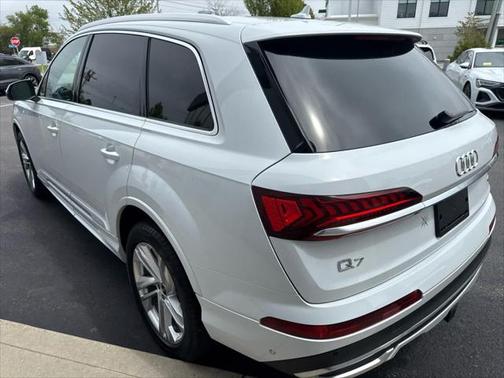 2023 Audi Q7 55 Premium Plus