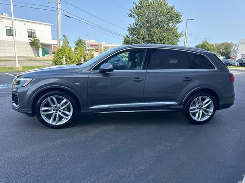 2025 Audi Q7 55 Premium Plus