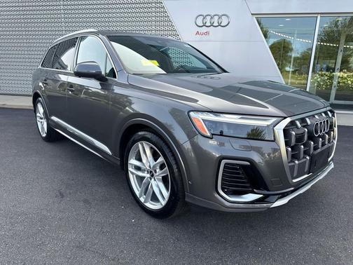 2025 Audi Q7 55 Premium Plus