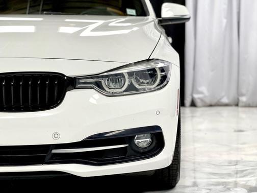 2017 BMW 330 i xDrive