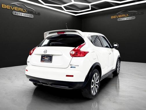Pearl White 2013 Nissan Juke SV