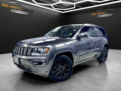 Gray 2018 Jeep Grand Cherokee Altitude
