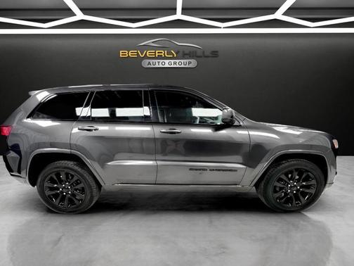 Gray 2018 Jeep Grand Cherokee Altitude