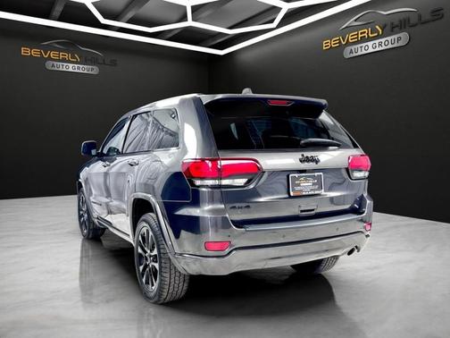 Gray 2018 Jeep Grand Cherokee Altitude