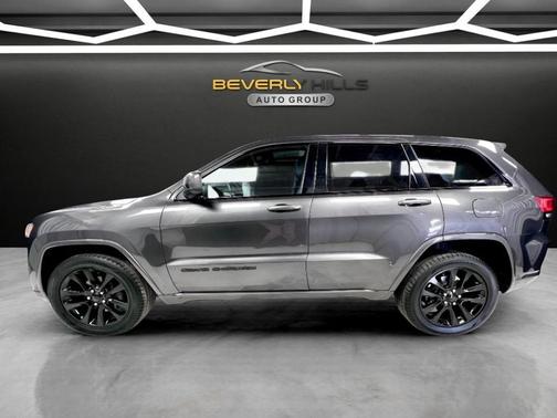 Gray 2018 Jeep Grand Cherokee Altitude