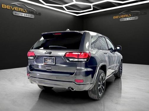Gray 2018 Jeep Grand Cherokee Altitude