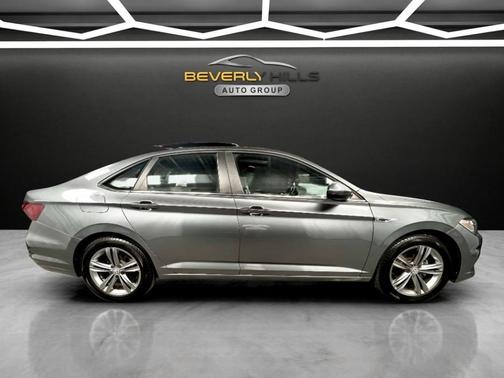 Platinum Gray Metallic 2020 Volkswagen Jetta 1.4T R-Line