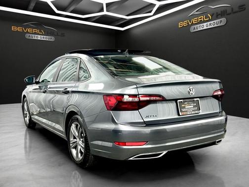 Platinum Gray Metallic 2020 Volkswagen Jetta 1.4T R-Line
