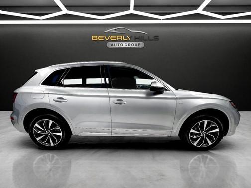 Florett Silver Metallic 2022 Audi Q5 45 S line quattro Premium