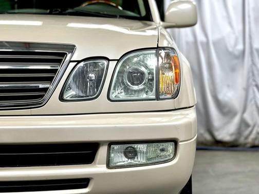 2005 Lexus LX 470 Base (A5)
