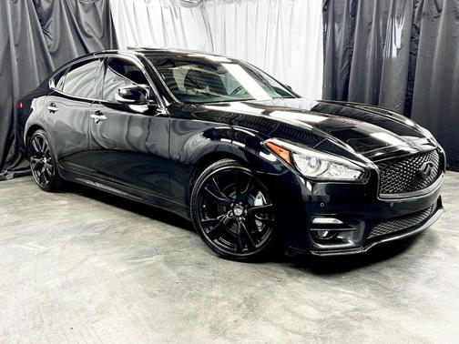 2015 INFINITI Q70 5.6