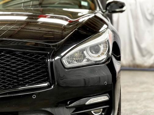 2015 INFINITI Q70 5.6