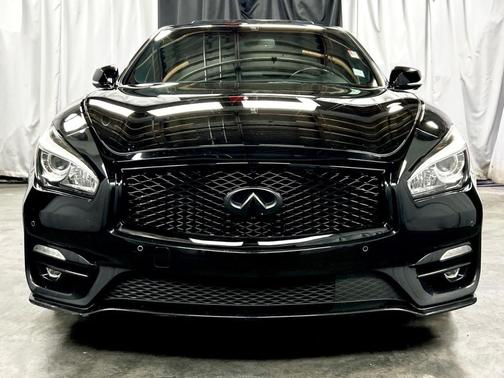 2015 INFINITI Q70 5.6