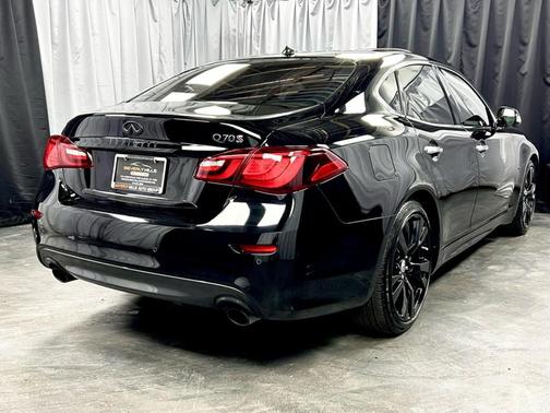 2015 INFINITI Q70 5.6