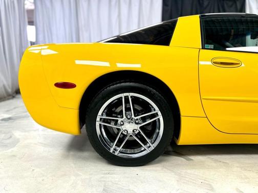 Yellow 2001 Chevrolet Corvette