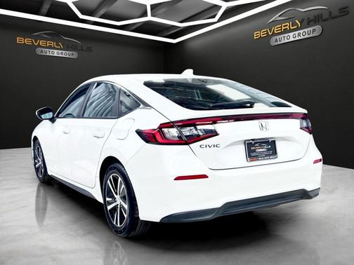 White 2022 Honda Civic LX