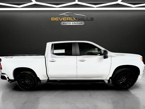 White 2022 Chevrolet Silverado 1500 RST