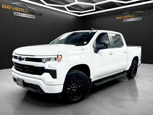 White 2022 Chevrolet Silverado 1500 RST