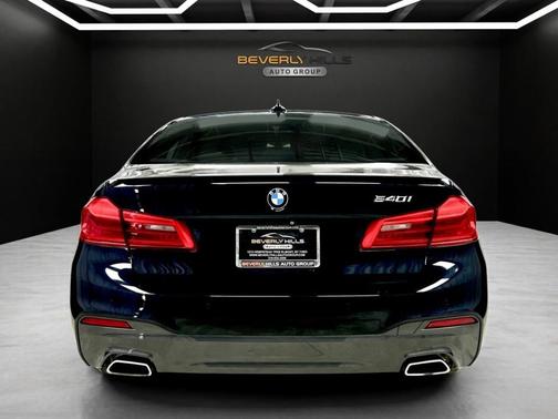 Black 2019 BMW 540 i