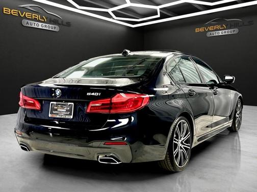 Black 2019 BMW 540 i