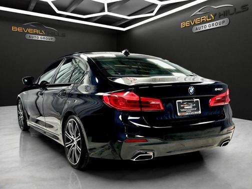 Black 2019 BMW 540 i